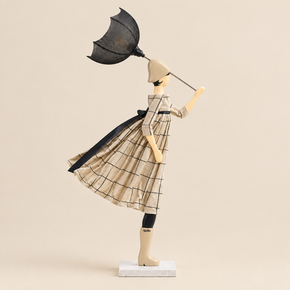 Little Girl Lamp · Caitlyn
