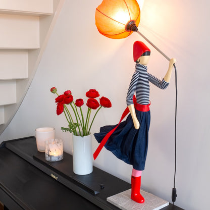 Little Girl Lamp · Nicoleta